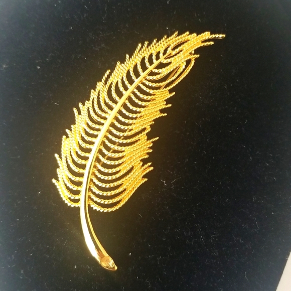 MONET Vintage Large Stylized Feather Leaf Brooch Pin - Picture 2 of 9